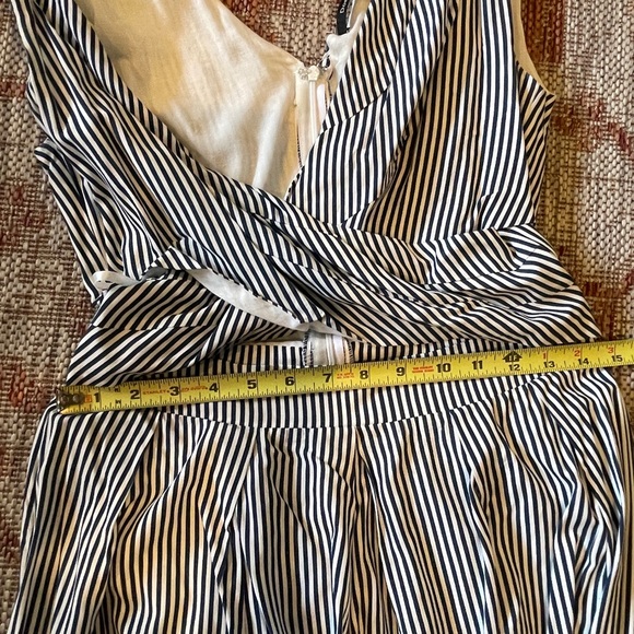 Navy/white striped boutique dress.CrissCross bodice w/ peekaboo detail & pockets - Picture 8 of 12